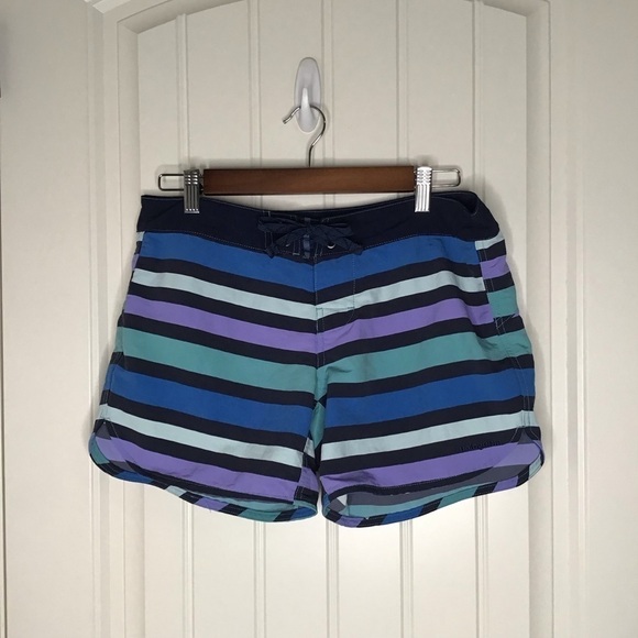 Patagonia Wavefarer Boardshorts in Water Ribbons Dam Blue. - Picture 2 of 12